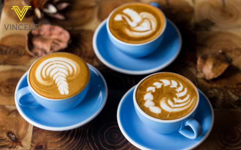 Chuẩn bị Kỹ Thuật Rót Tự Do Hình Lá Trong Latte Art