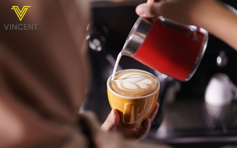 Mẹo và kỹ thuật nâng cao của Kỹ Thuật Rót Tự Do Hình Lá Trong Latte Art